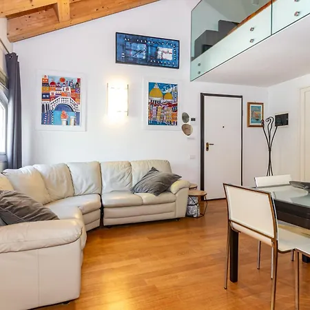 Apartment Charming In Venice!