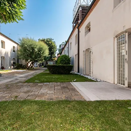 Charming In Venice! *