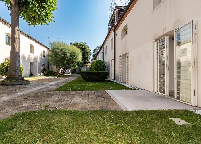 Charming In Venice! *