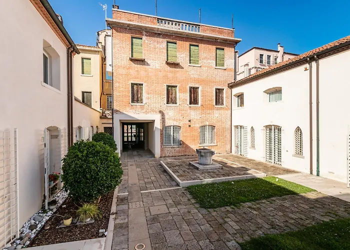 Charming In Venice! *